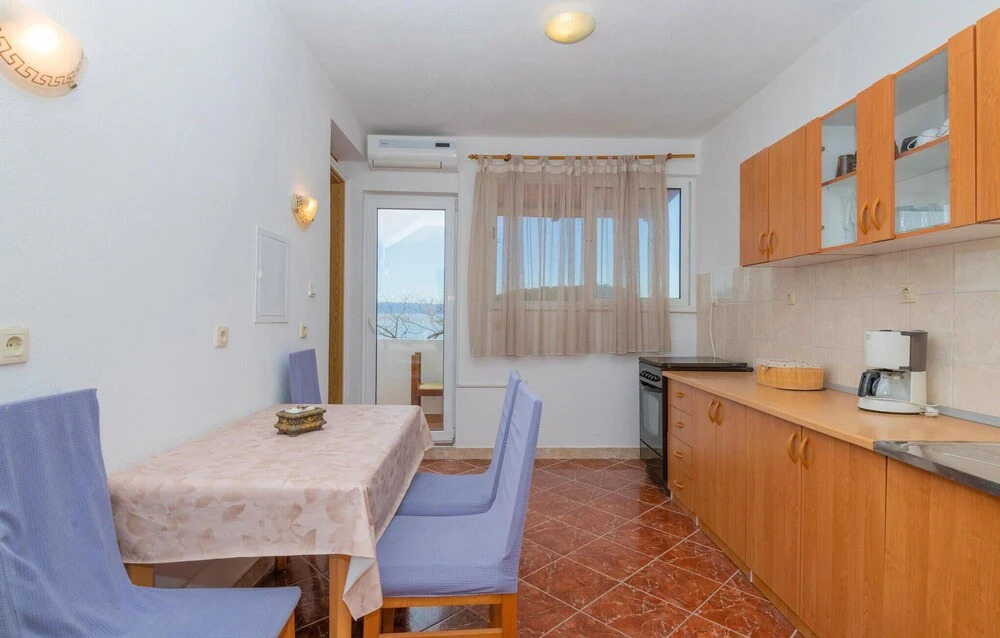 Beautiful Apartment in Sucuraj With 2 Bedrooms and Wifi