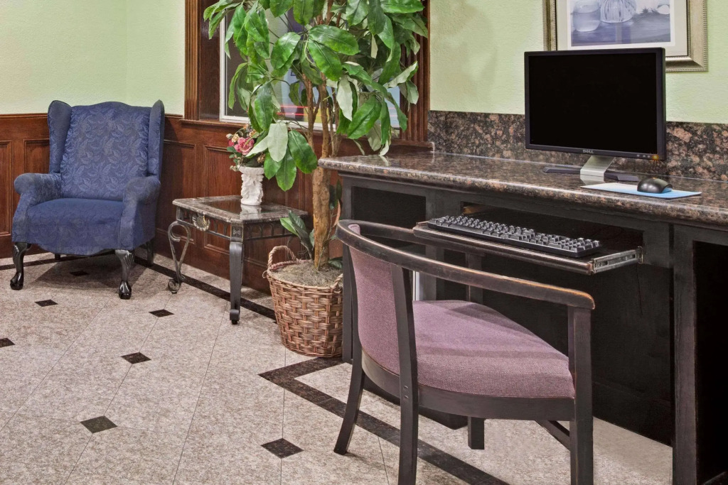 Red Roof Inn PLUS + Galveston - Beachfront