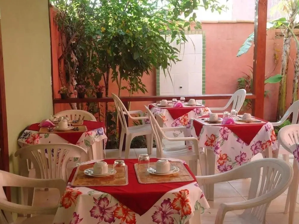 Flores de Búzios Suítes