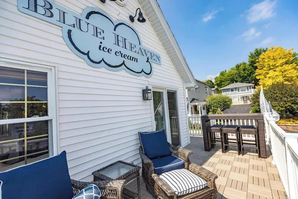Heaven on Earth! 2 BDR Fontana Flat, Walk to Lake