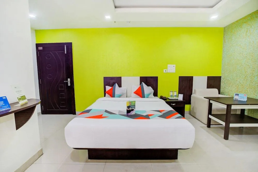 FabHotel Chirom Palace
