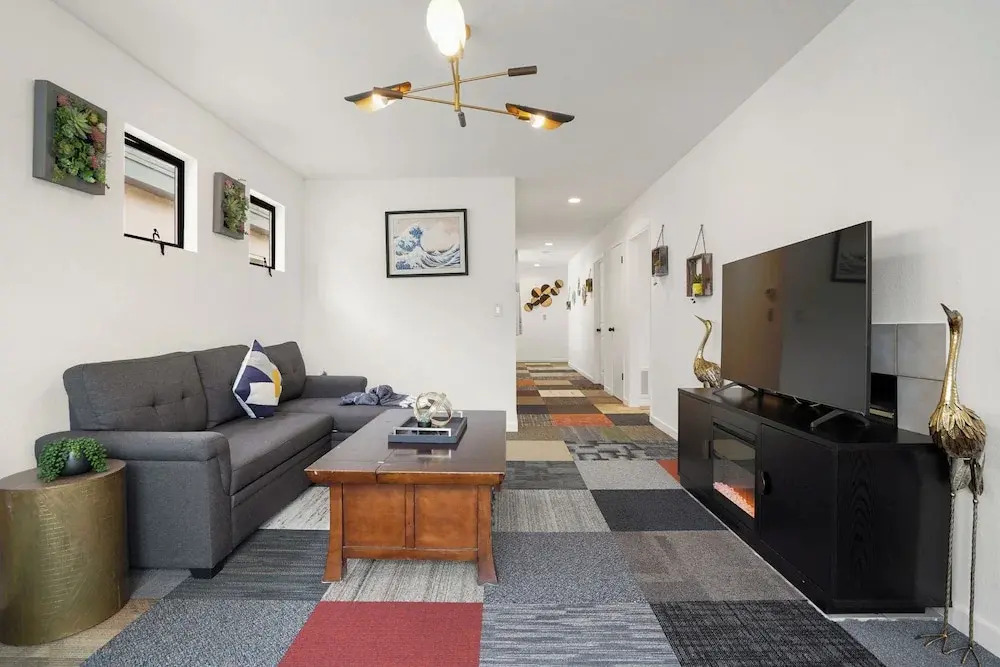 4 beds Private Unit Near BeachWalk, Golf, Trail