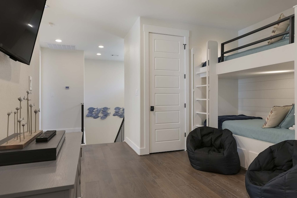 Modern Kingsland Lake Front House w/ Heated Pool!