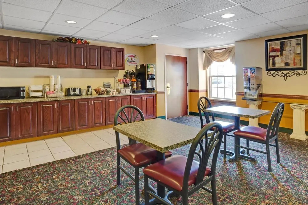 Super 8 Motel - Louisville Expo Center