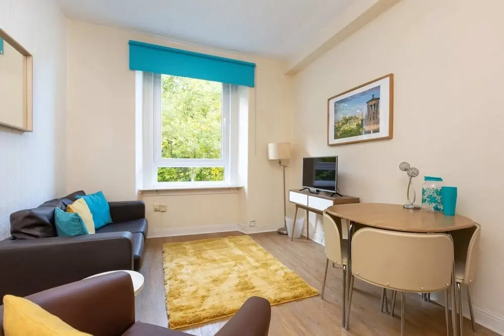 Homely 1 Bedroom Flat Near Haymarket Station