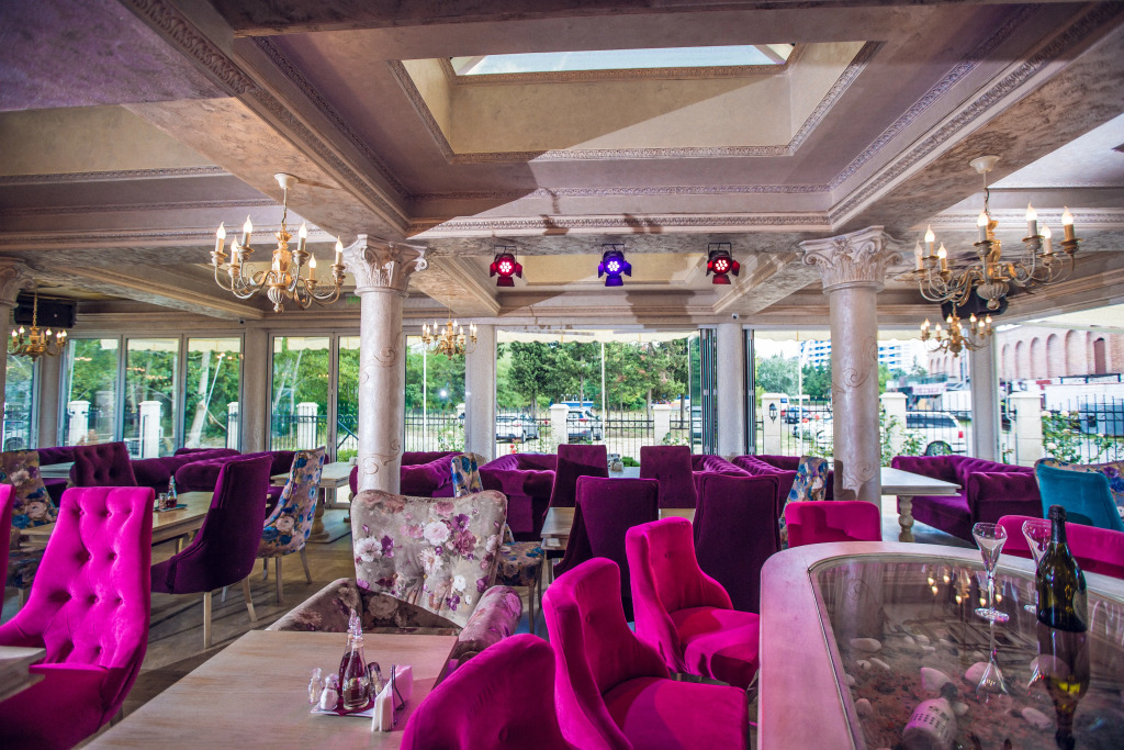 Avenue Deluxe Hotel