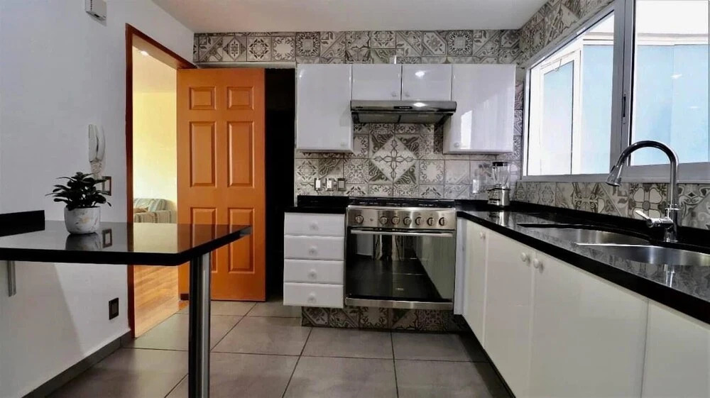 Large and Comfortable Apartment in Napoles Area Neighborhood