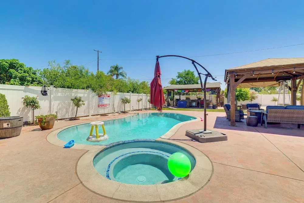 Game Room, Pool! Family Home 25 Mi to Disneyland