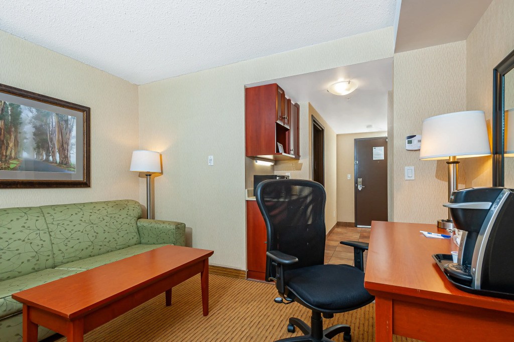 Holiday Inn Express Hotel & Suites Clarington - Bowmanville by IHG
