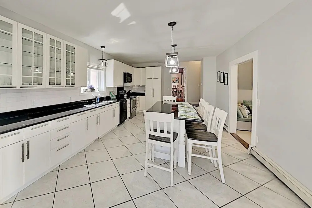 Renovated Retreat - Near Beaches & Town 5 Bedroom Home