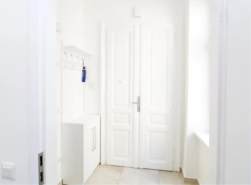 MARINE: Newly renovated 2nd district apartment