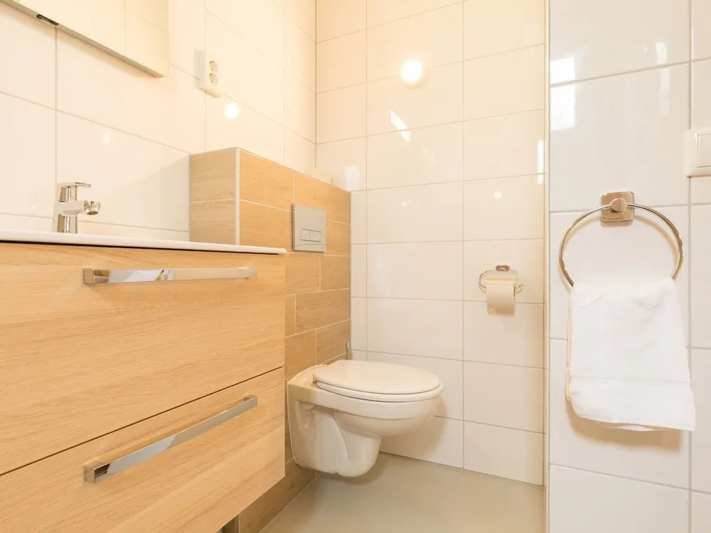 Comfy Lodge with 2 Bathrooms near Beach