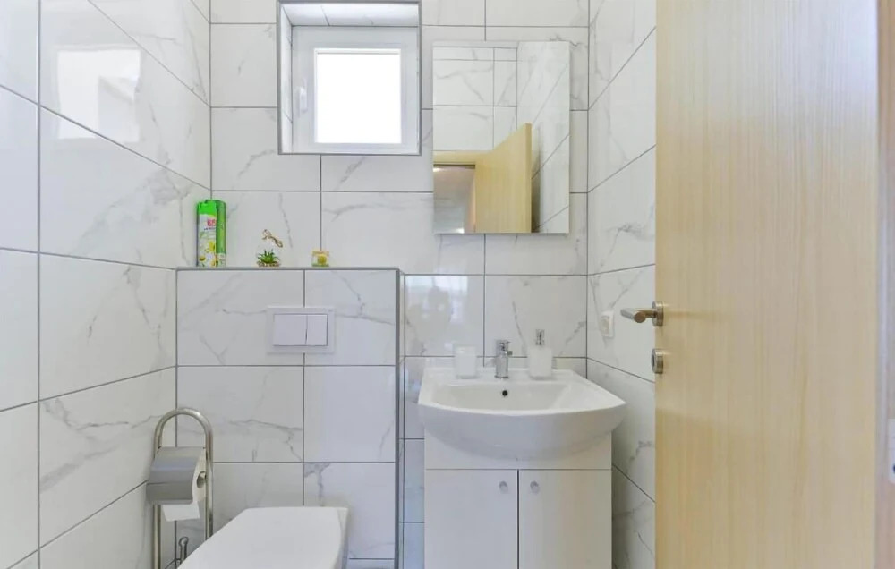 Stunning Apartment in Obrovac With 3 Bedrooms, Wifi and Outdoor Swimming Pool