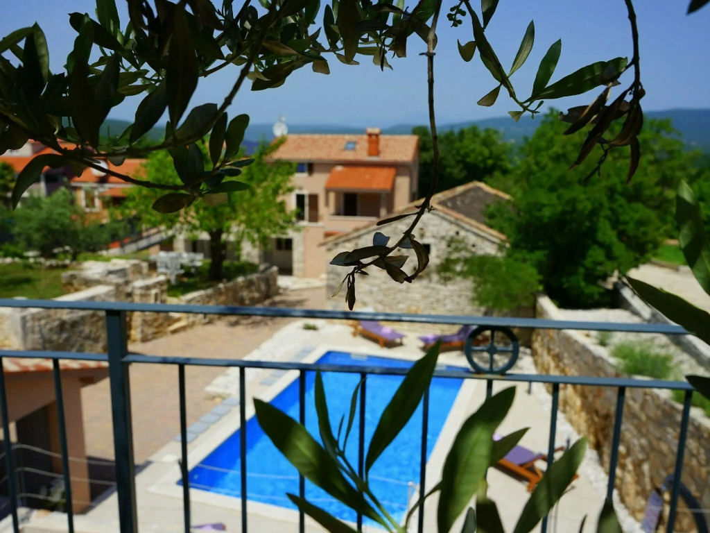 Peaceful Villa in Rakalj with Swimming Pool