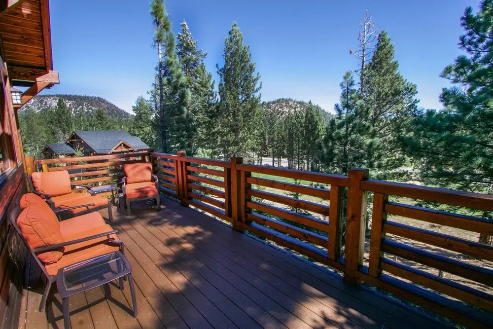 Graystone 2110 5-Star Luxury House with Private Jacuzzi and Double Garage by RedAwning