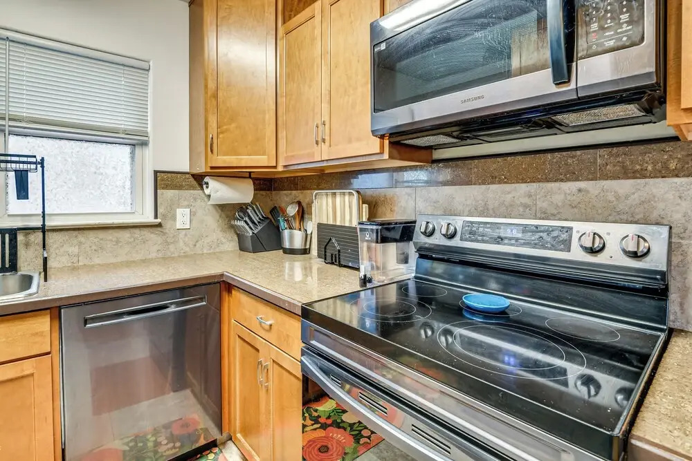 7 Mi to Dtwn Denver: Pet-friendly Home w/ Yard