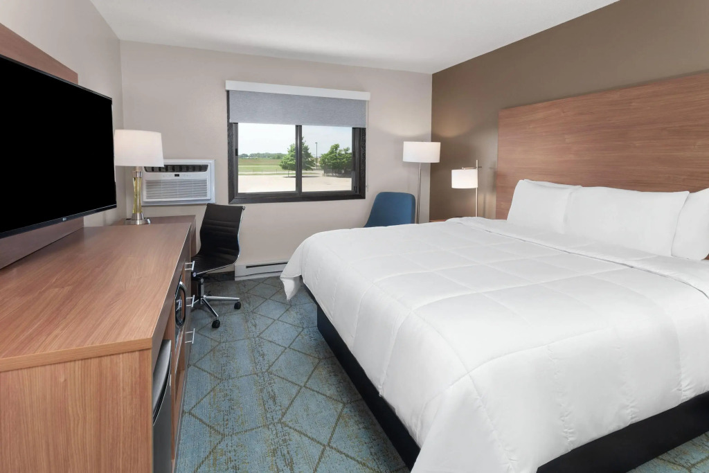 Baymont inn by Wyndham Oshkosh Airport