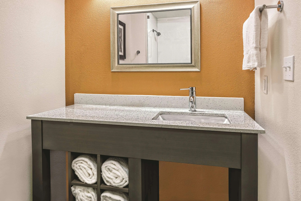 La Quinta by Wyndham San Antonio by Frost Bank Center