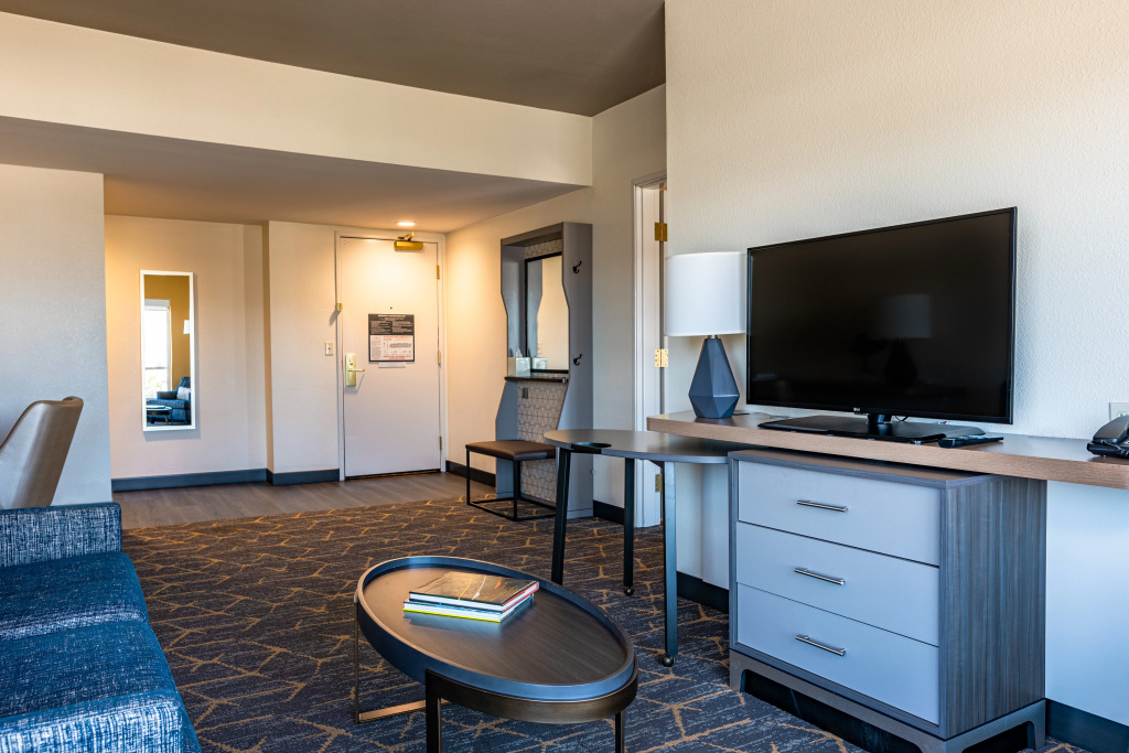 Holiday Inn & Suites Oakland - Airport by IHG