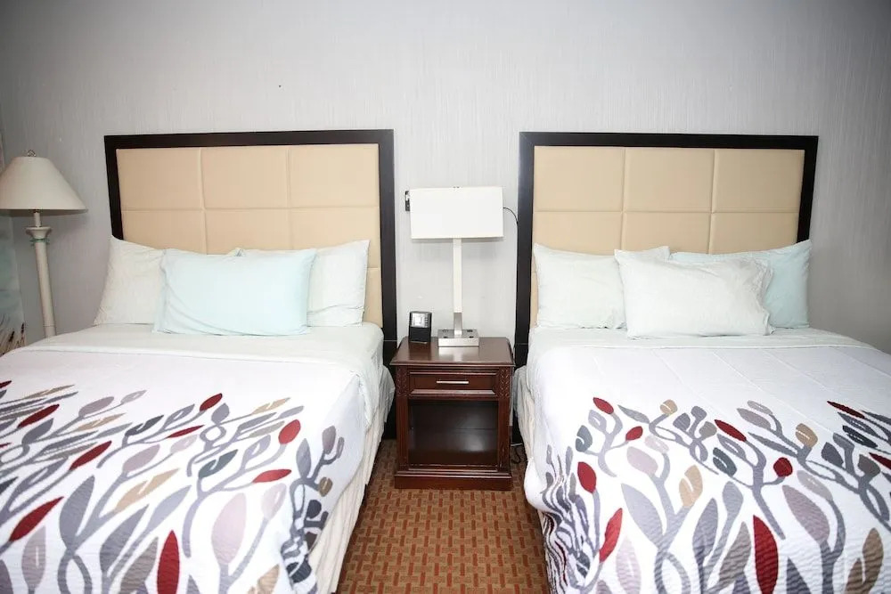 RIVER OAK INN