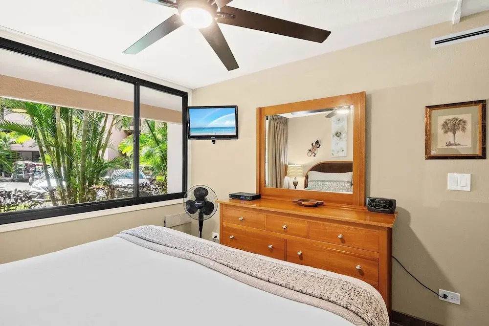 Kamaole Sands 7-109 - Romantic Getaway, Beautiful Renovation, Large Lanai, & AC!