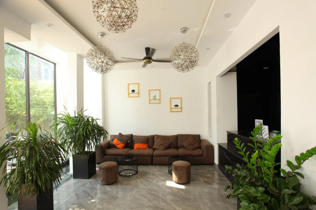 Aroya Hotel