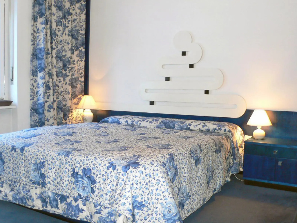 Apartment Chesa Romantica 17 by Interhome