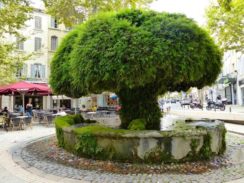 *Fontaine Moussue*Hyper Centre*T2 Standing*