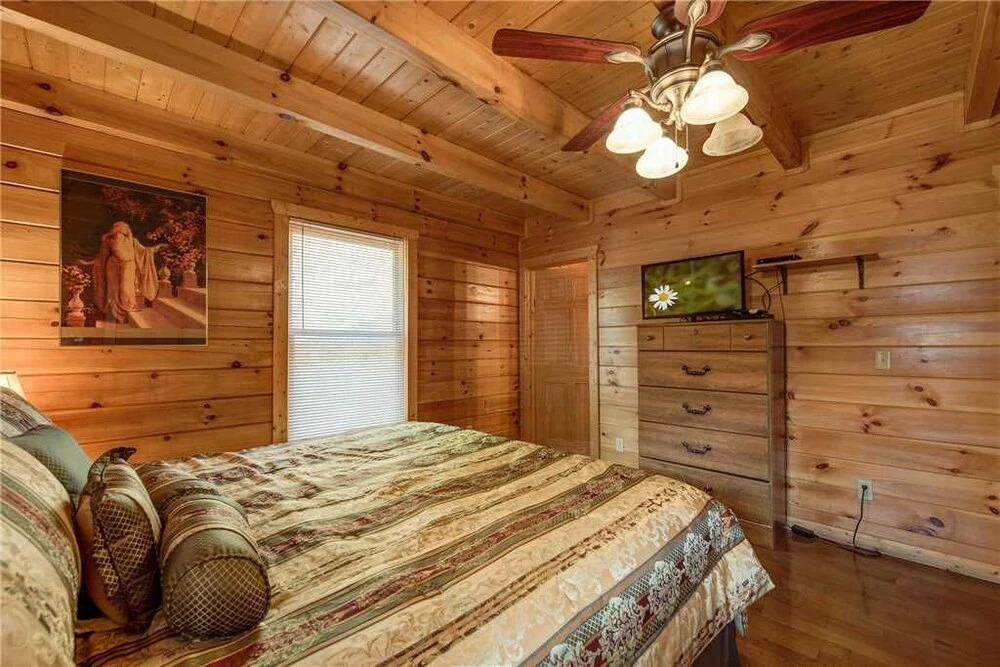 Take It Easy 3 Bedroom Home with Hot Tub