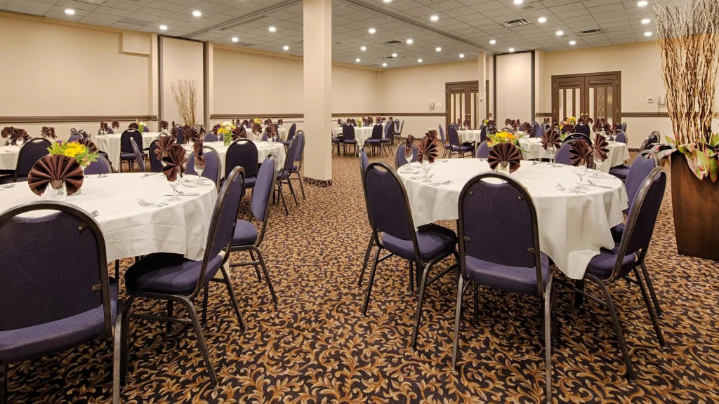 Seven Oaks Hotel Regina, SureStay Collection by Best Western