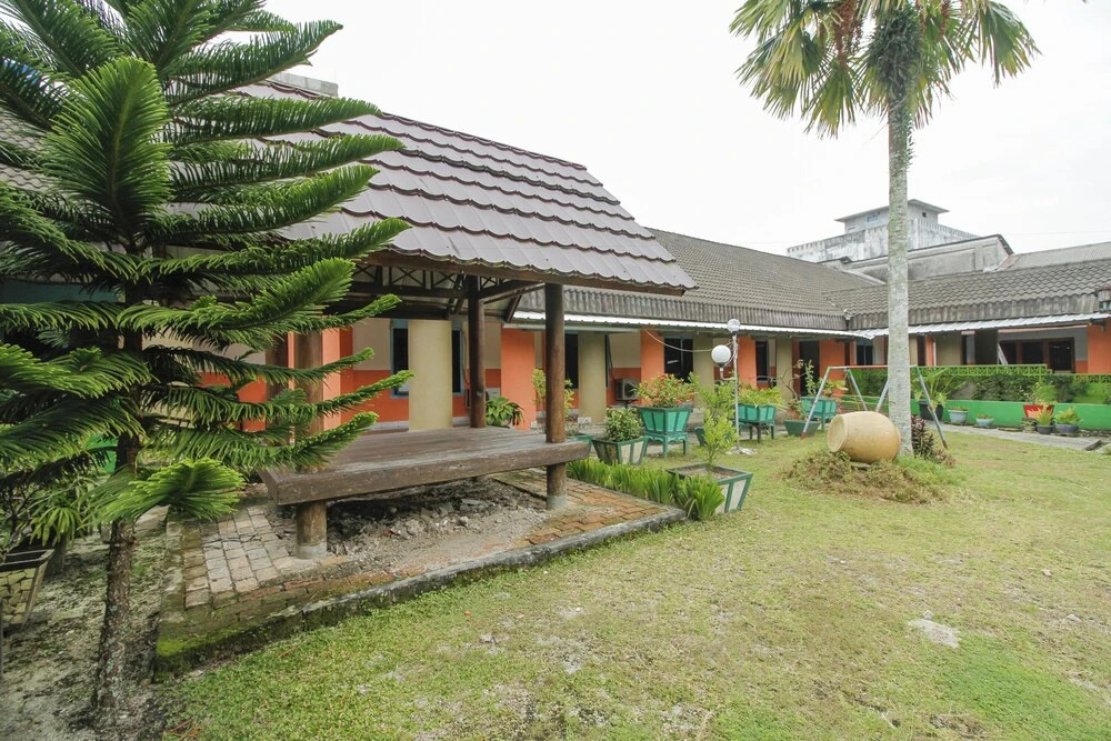 RedDoorz near Pelabuhan Tanjung Pandan Belitung