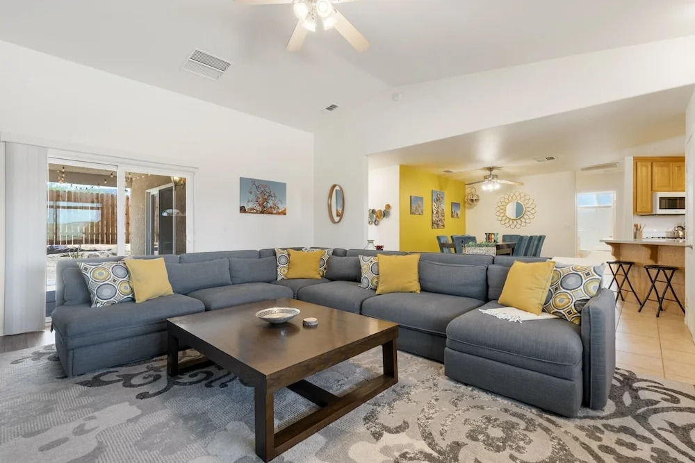Colorful Cactus - Hot Tub, Bbq And Fire Pit! 4 Bedroom Home by RedAwning