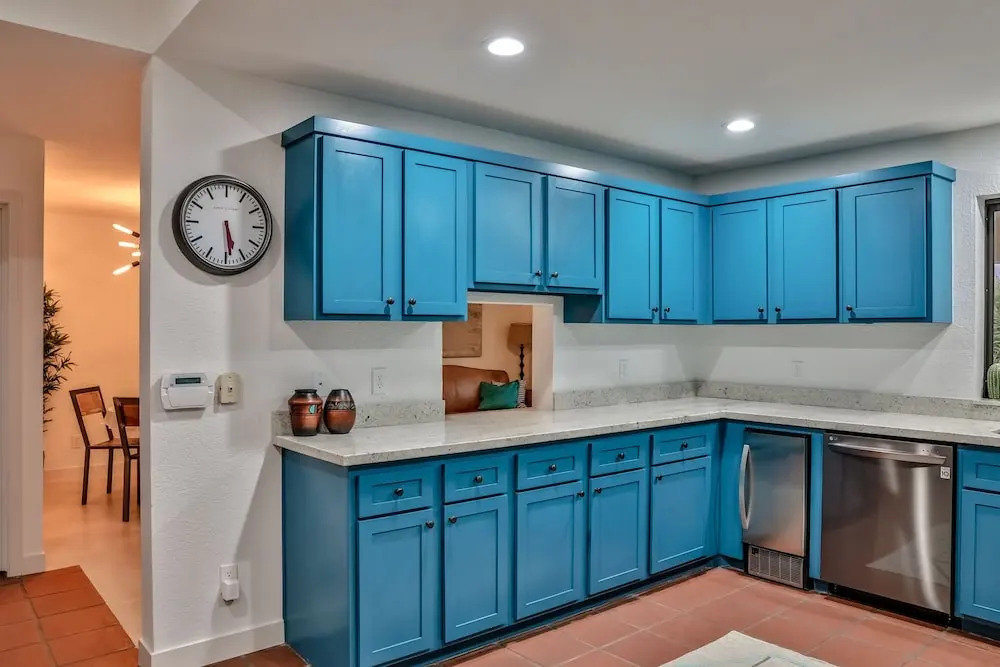 690 Avenida Laredo