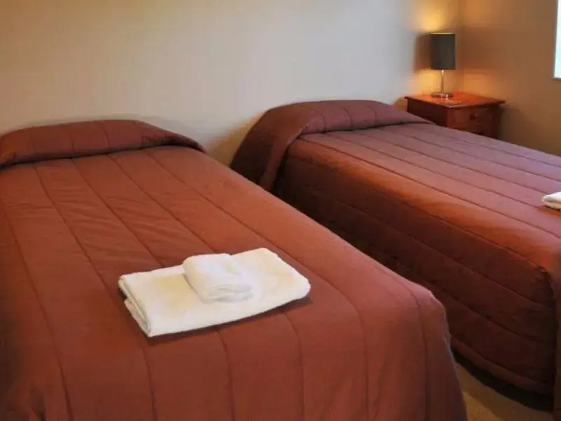 Woodbourne Tavern and Motel