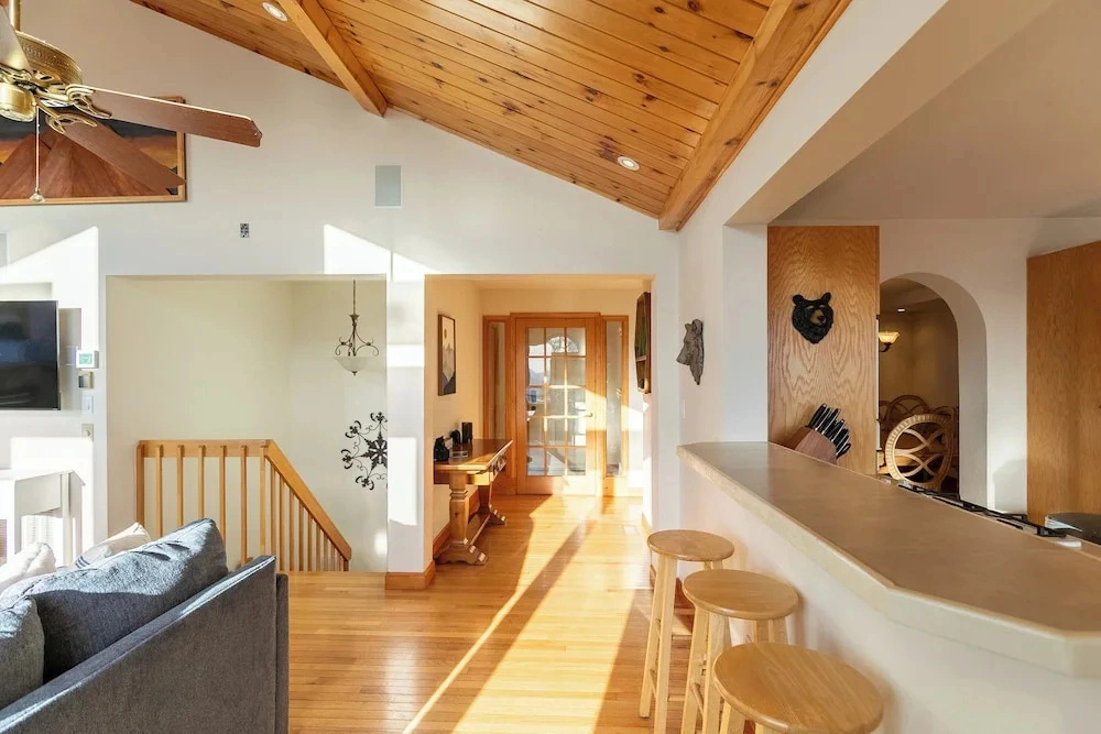 Shooting Star Lodge