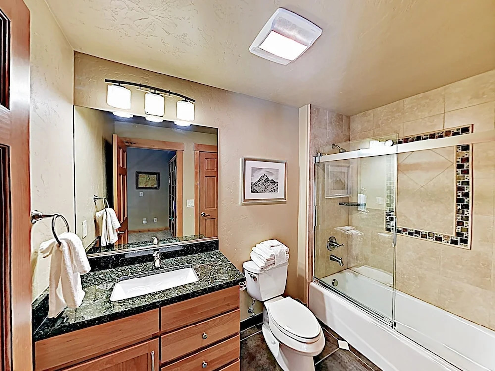 3br W/ Hot Tub & Views, Near Skiing 3 Bedroom Townhouse