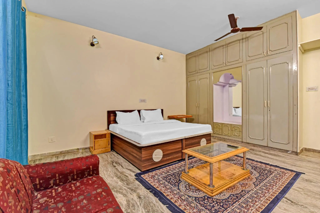 OYO 82265 Hotel Om Naman
