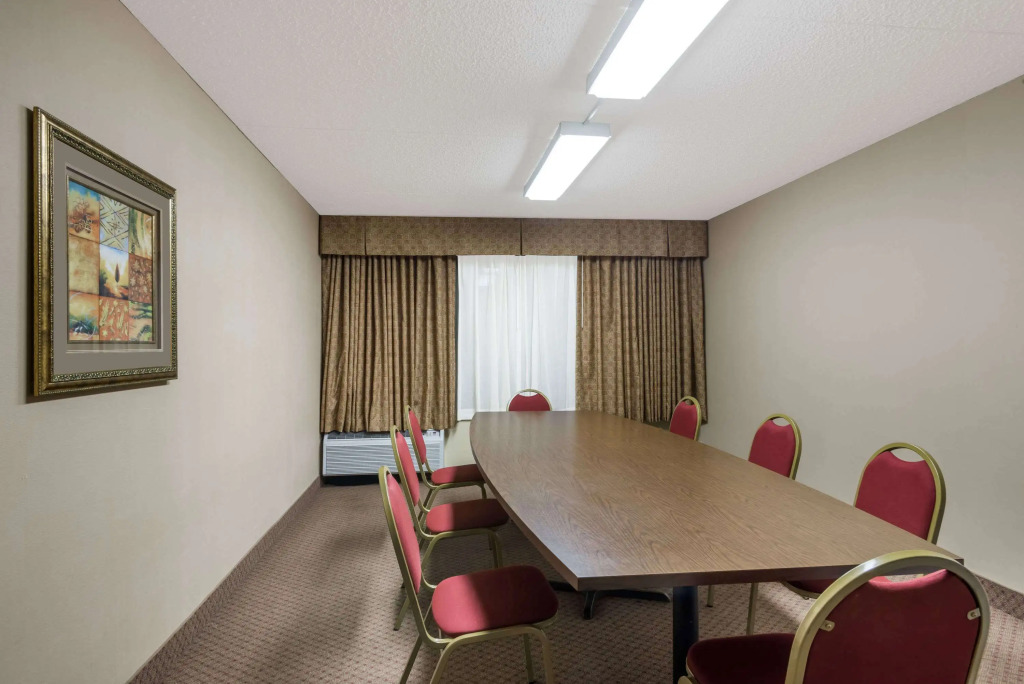 Ramada by Wyndham Watertown Thousand