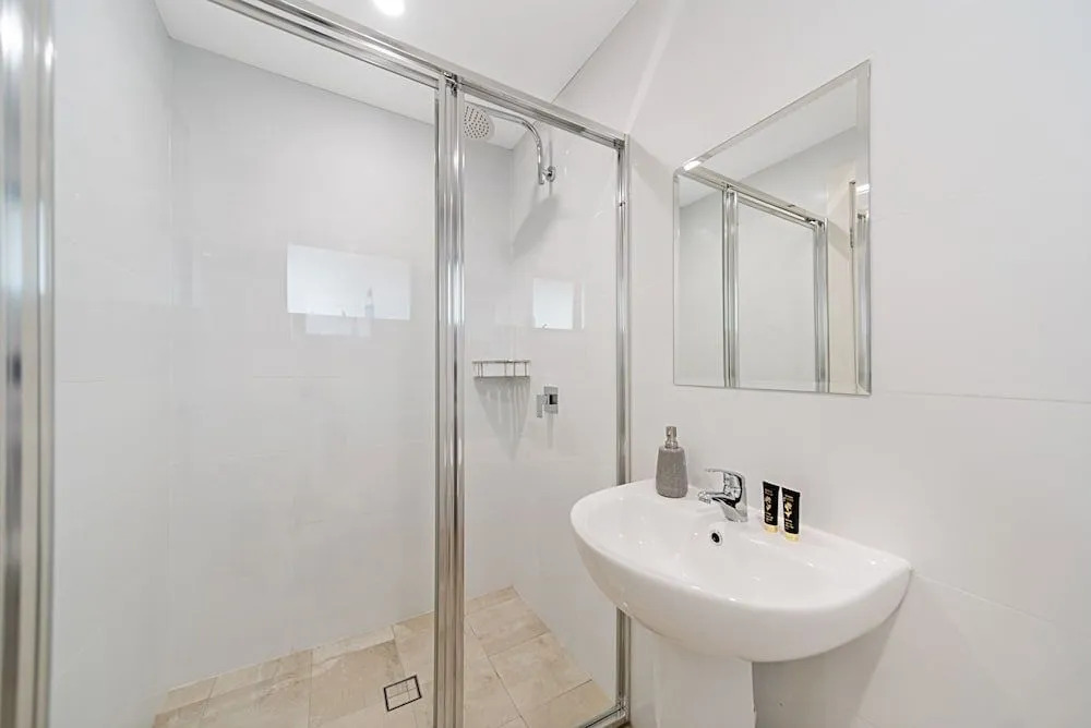 Carlton Suites