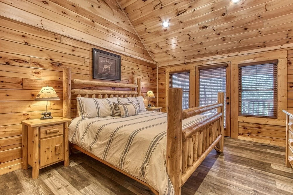 Cub Path Lodge - Luxurious 5/5 With Theatre Room And Mountain Views! 5 Bedroom Cabin by RedAwning