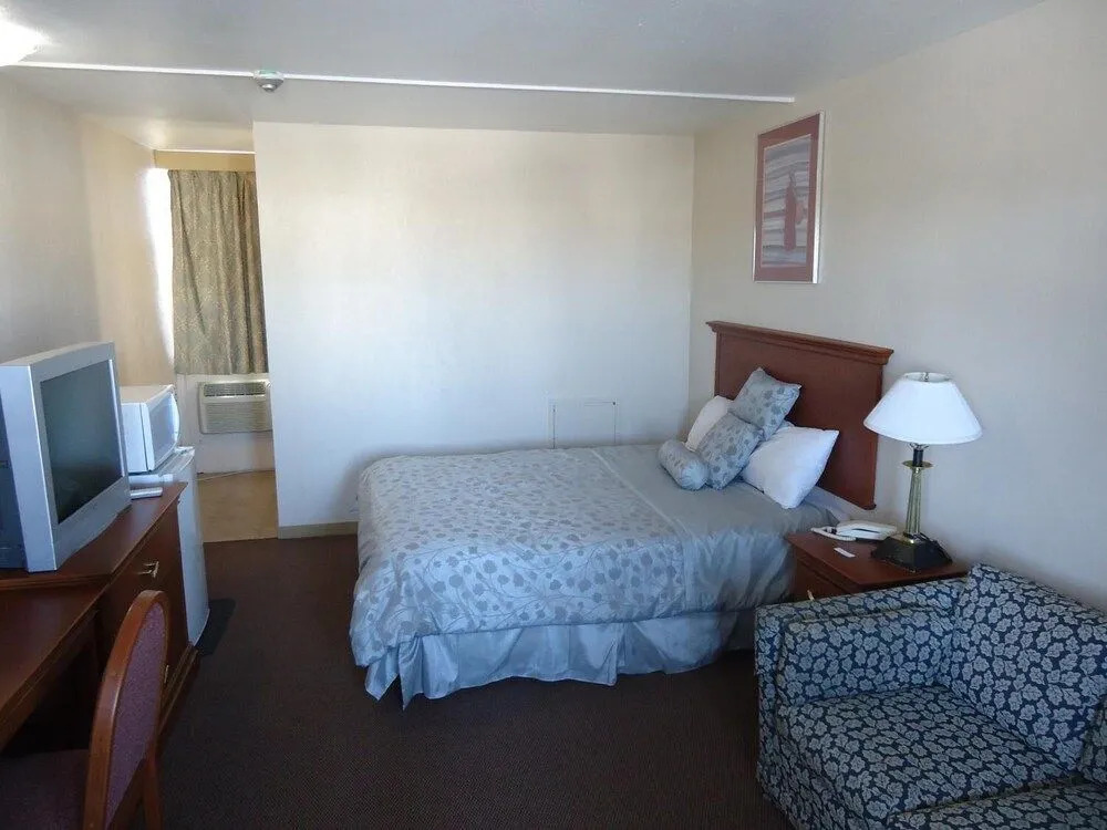 Canadiana Motel