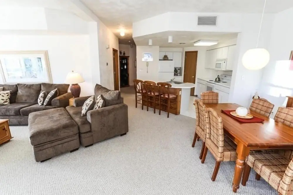 Seven Springs Stonegate 2 Bedroom Condo, Ski-In/Out, Sleeps 8! by RedAwning