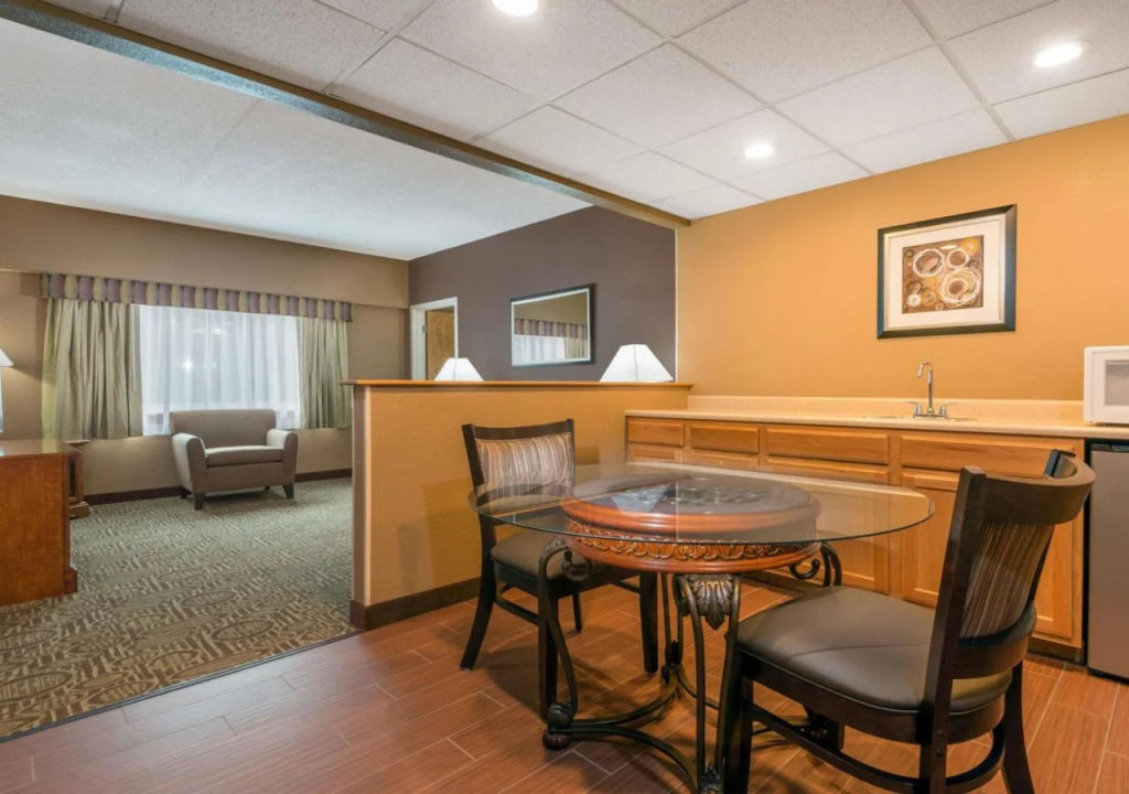 Ramada by Wyndham Paintsville Hotel & Conference Center