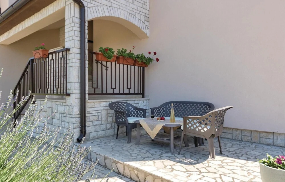 Awesome Apartment in Valbandon With 3 Bedrooms and Wifi