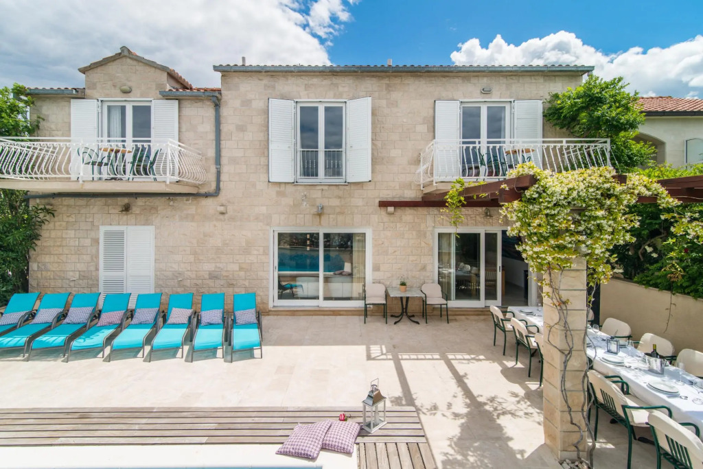 Mirca in Supetar With 7 Bedrooms and 6 Bathrooms