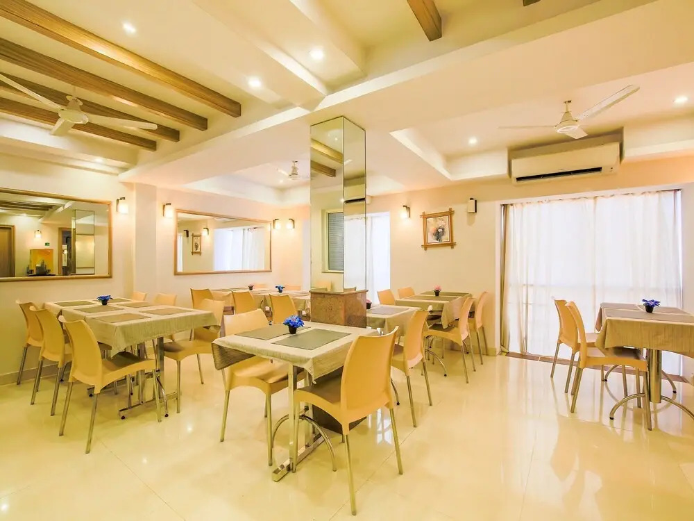 M The Business Hotel by OYO Rooms