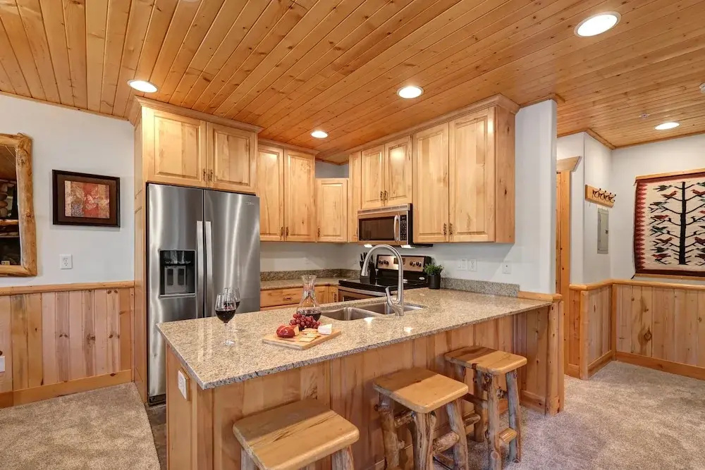 Timber Wolf Lodge 10d 2 Bedroom Condo by RedAwning