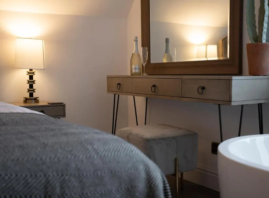 Oak Street Apartment