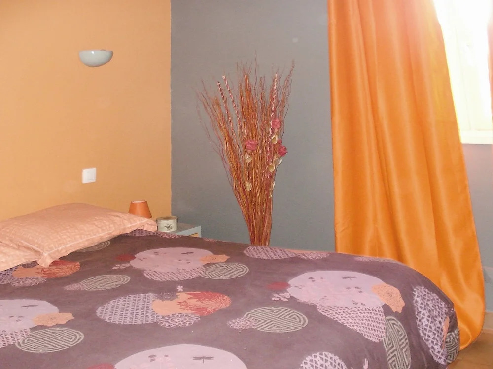 House With 3 Bedrooms in Ghisonaccia, With Enclosed Garden and Wifi -