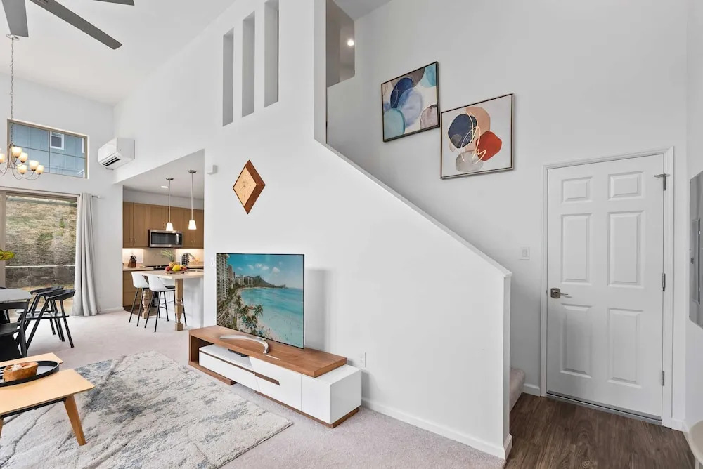 @marbella Lane - Elegant 3BR w/ Marvelous Views